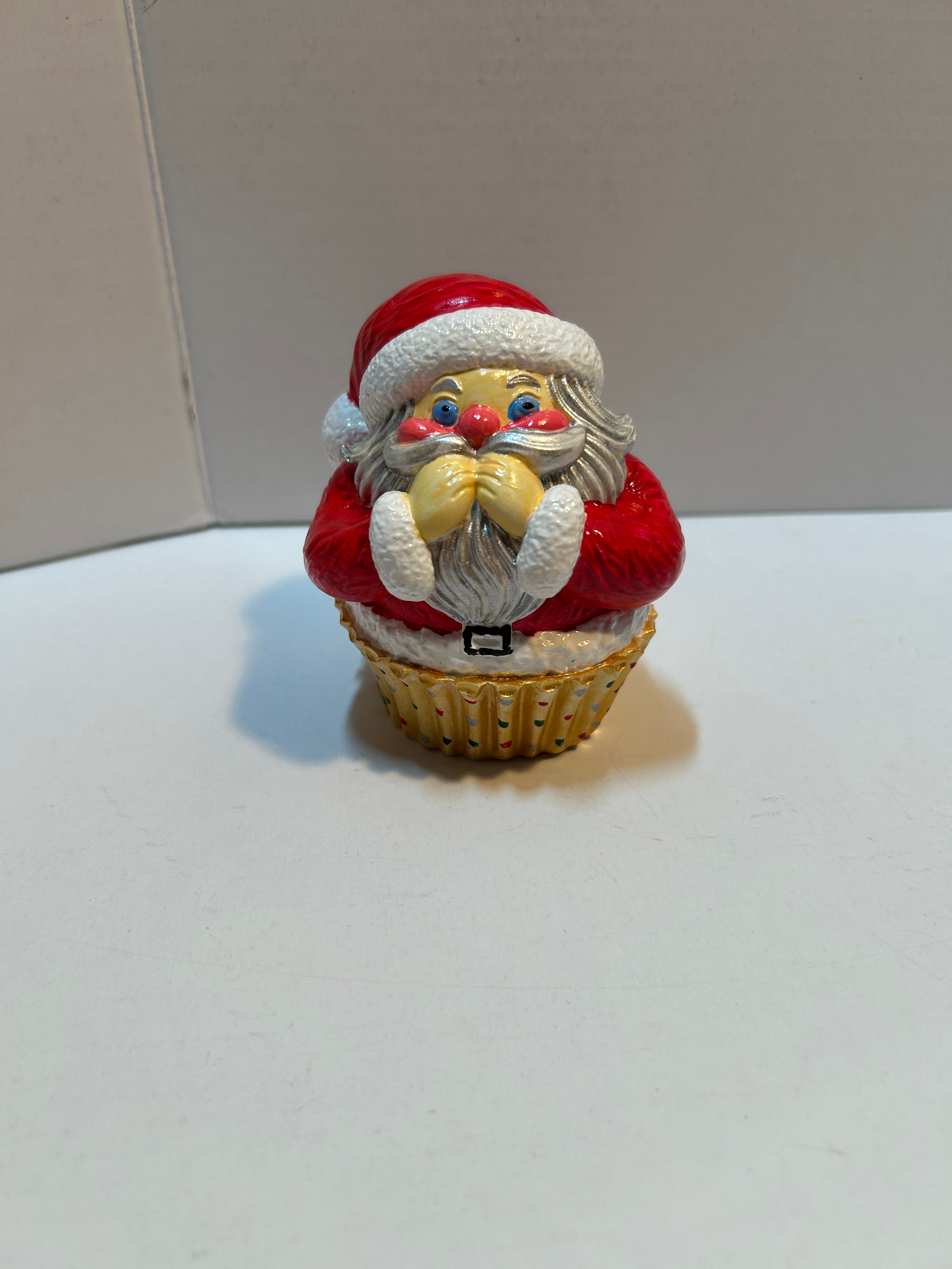 Santa cupcake