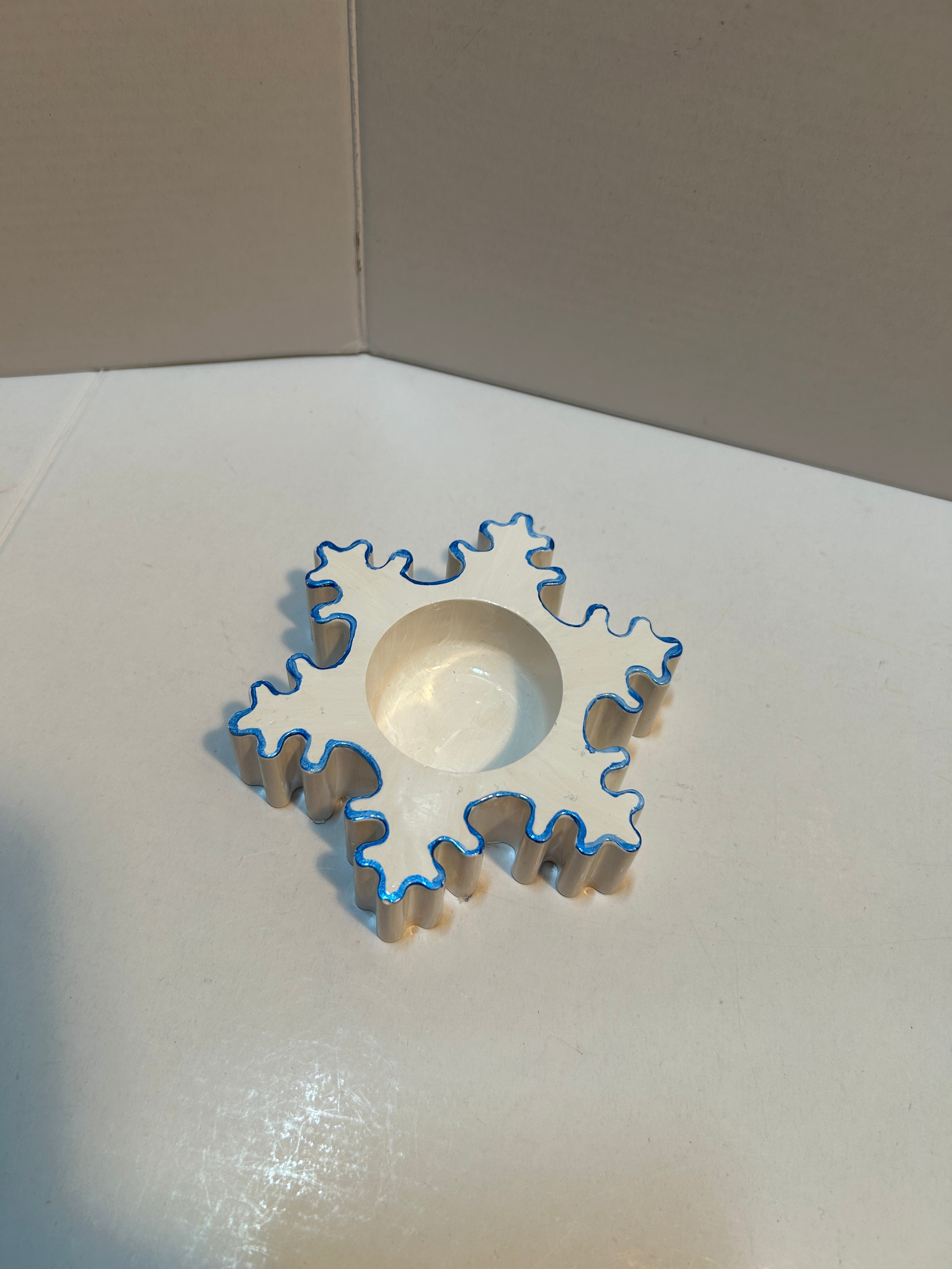 tree  and snowflake candle holder